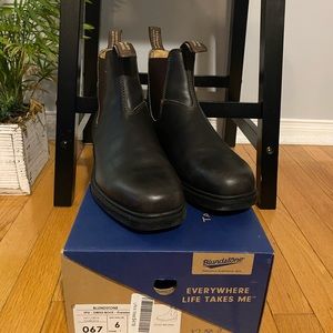 Blundstone "The Chisel Toe" Classic Chelsea Boot